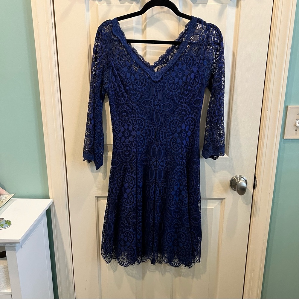 Lace cocktail dress - Picture 2 of 5